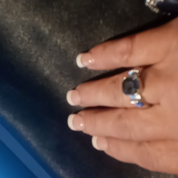 Statement rings expandable silver tone beautiful crystal like gems. Nwt - Picture 6 of 7